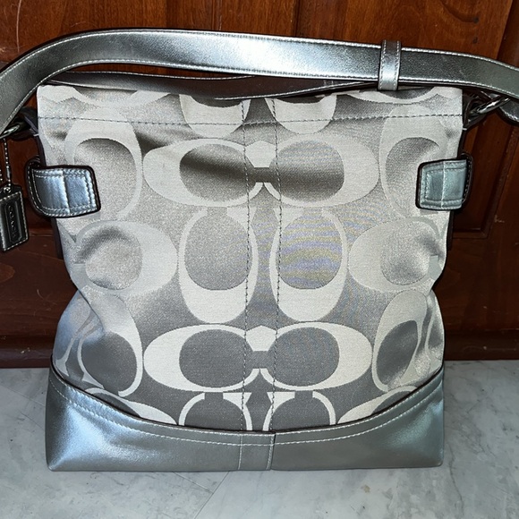 Coach Rare Crossbody/ Shoulder Bag Like New signature C silver/ metallic leather - Picture 9 of 16